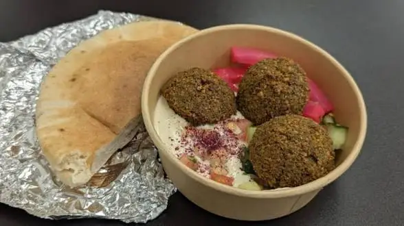 Hummus dan falafel halal khas Timur Tengah di Dubai