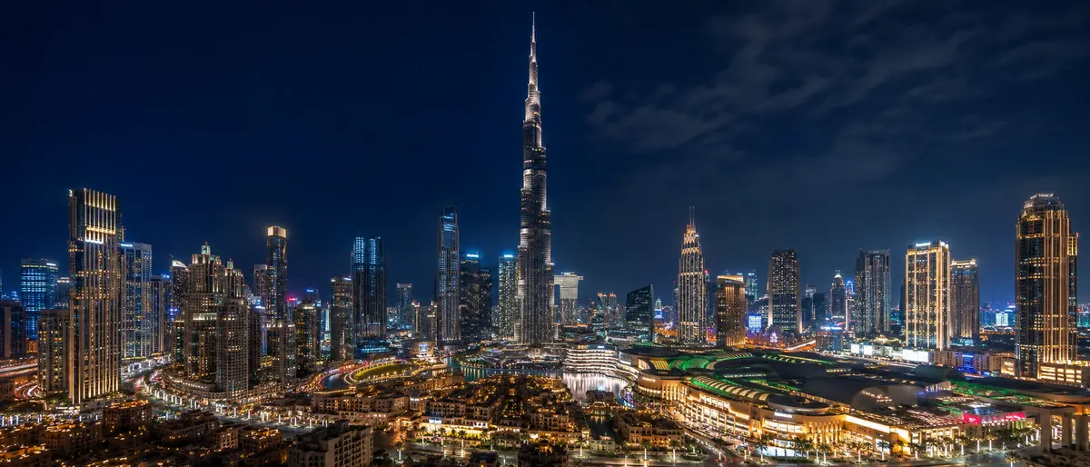 panorama wisata dubai burj khalifa malam hari
